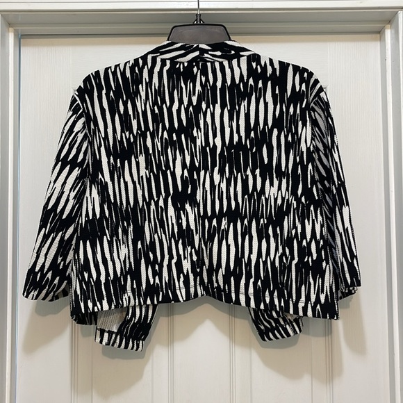 Perceptions Black and White Cropped Open Short Sleeve Women's Jacket - size 1X - Picture 2 of 5